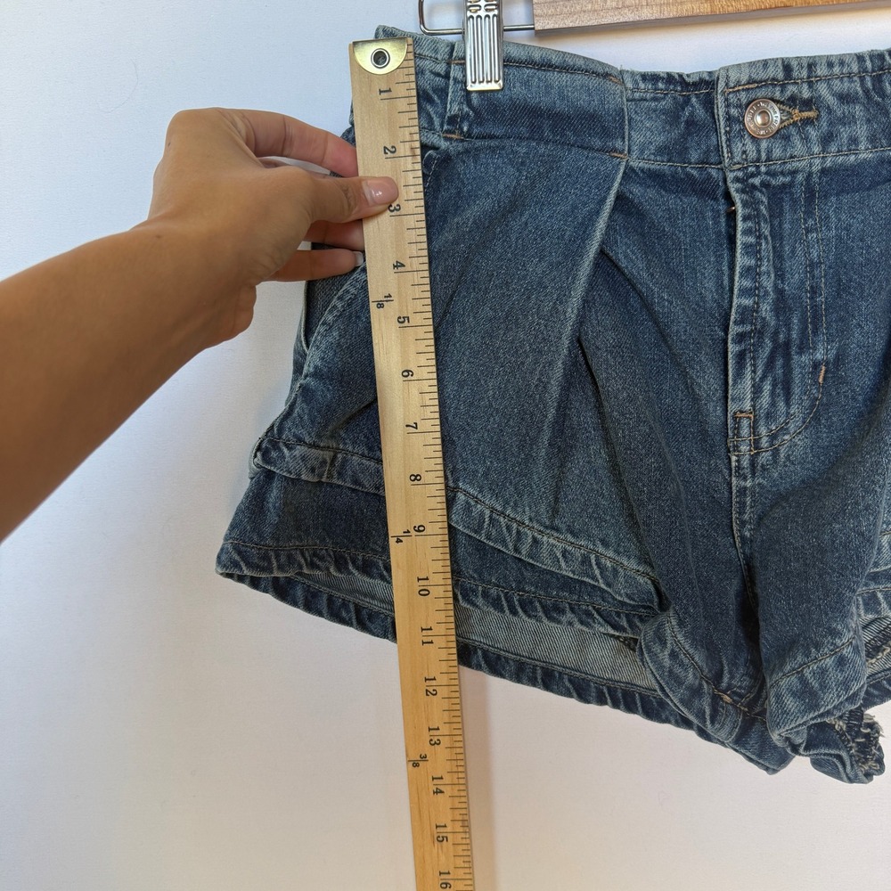 Free People We The Free CRVY Low Ryder Denim Shorts Women's Size 27 Blue Pleated - Picture 5 of 9